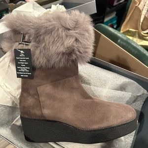 BRAND NEW!!! Brown/tan suede boots with faux fur